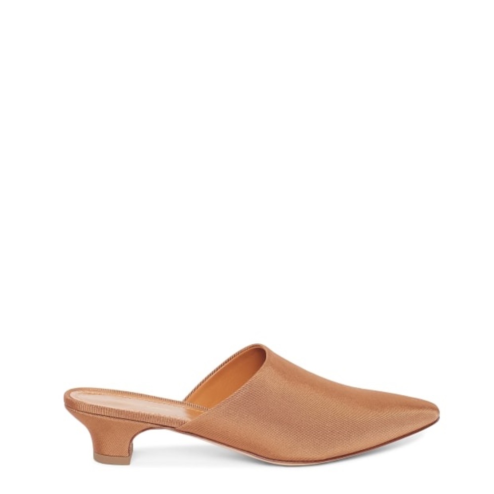 Elegant grosgrain kitten heel